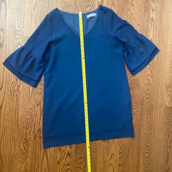 Bell sleeve shift dress - Picture 4 of 5